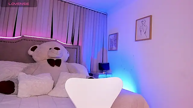 Snapshot of Bella_ev chatting on 15, 4, 2026 Bella ev online show from 15, 4, 2026