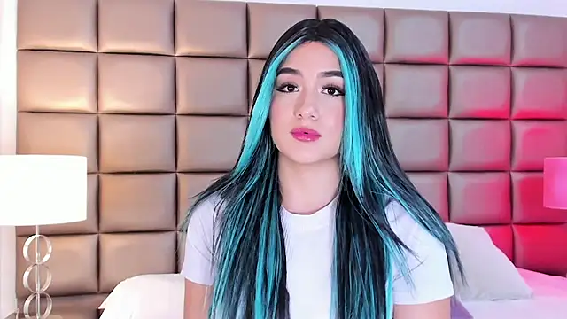 AnnyHizzle online show from 15, 2, 2025