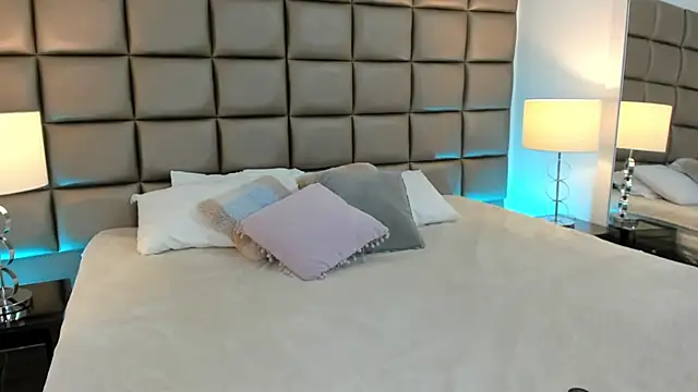 AnnyHizzle online show from 12, 3, 2025