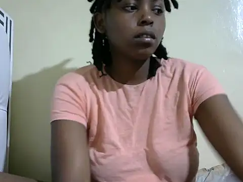 Snapshot of nelly_shyn chatting on 5, 10, 2025 nelly shyn online show from 5, 10, 2025