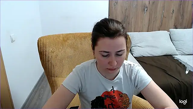VioletaFlower7 online show from 30, 4, 2026