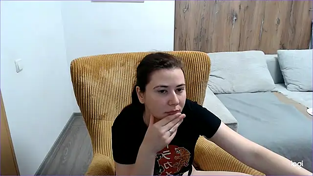 VioletaFlower7 online show from 17, 5, 2026