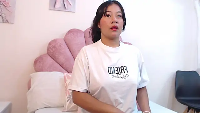 Snapshot of MilaaAdams chatting on 17, 6, 2026 MilaaAdams online show from 17, 6, 2026