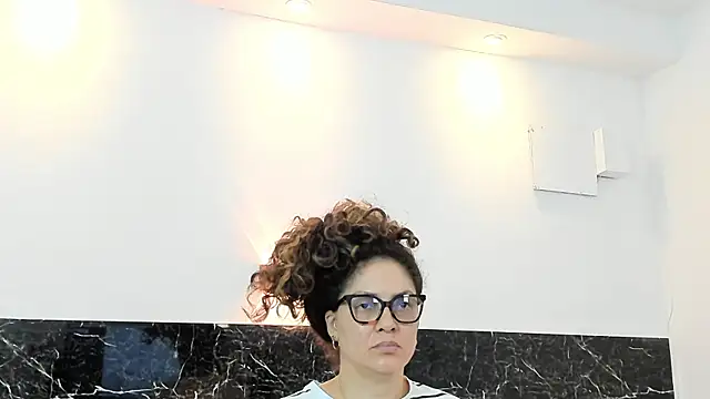 Juliabadlee online show from 20, 2, 2025