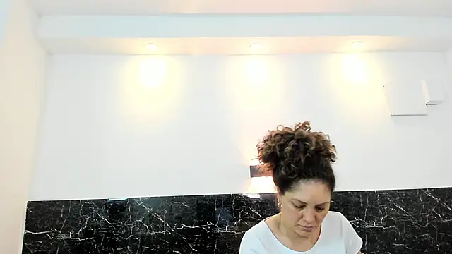 Juliabadlee online show from 21, 2, 2025