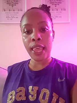 R-thequeen online show from 15, 5, 2026