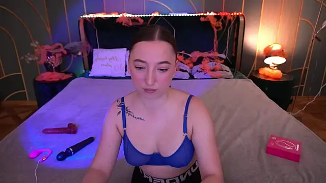 Snapshot of MonAmourrrR chatting on 24, 10, 2025 MonAmourrrR online show from 24, 10, 2025