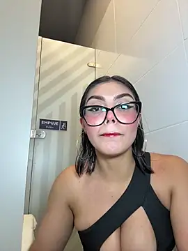 Snapshot of zui_lu chatting on 5, 10, 2025 zui lu online show from 5, 10, 2025