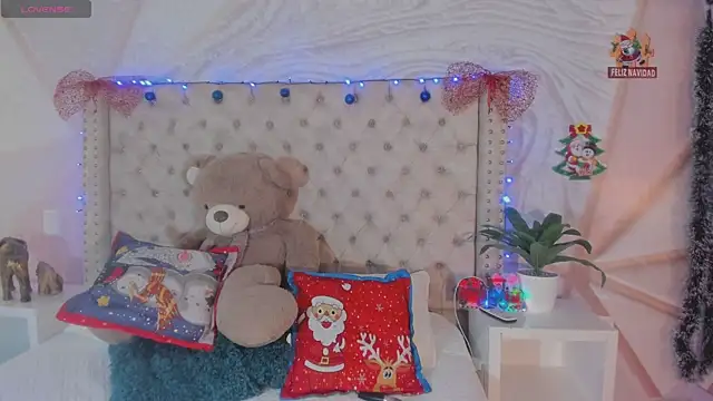 Snapshot of Mia_Parissi chatting on 4, 12, 2024 Mia Parissi online show from 4, 12, 2024