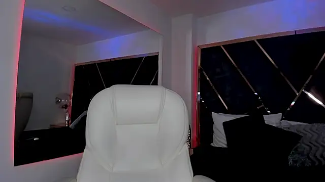 ChloeConnorr online show from 20, 12, 2024