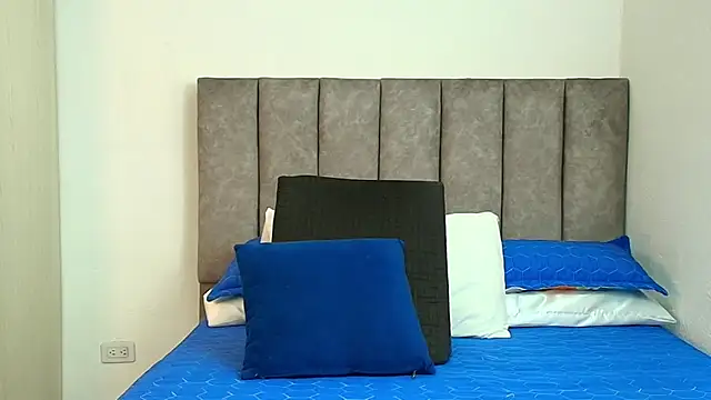 karina lewis  online show from 5, 11, 2025