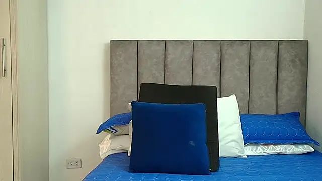 karina lewis  online show from 6, 11, 2025