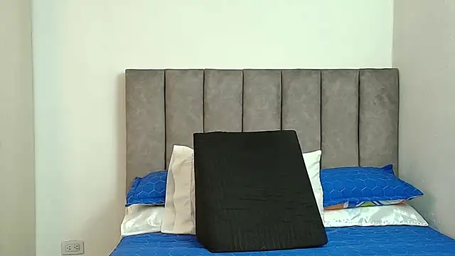 karina lewis  online show from 3, 12, 2025