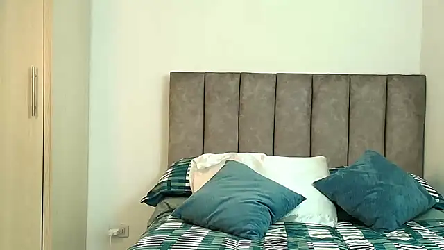 karina lewis  online show from 4, 3, 2026