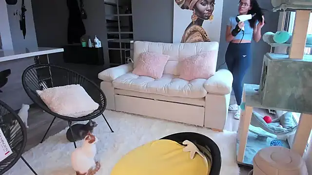 Roussmariehenao online show from 17, 9, 2025