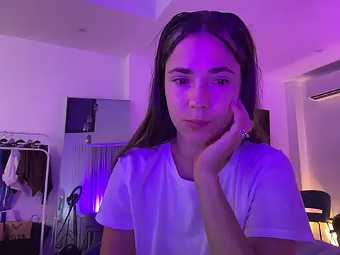 Mika Miller online show from 18, 9, 2025