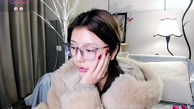 Snapshot of Momoever123456 chatting on 8, 3, 2025 Momoever123456 online show from 8, 3, 2025