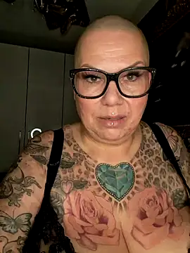 Snapshot of gepiercte_nippel chatting on 9, 12, 2024 gepiercte nippel online show from 9, 12, 2024