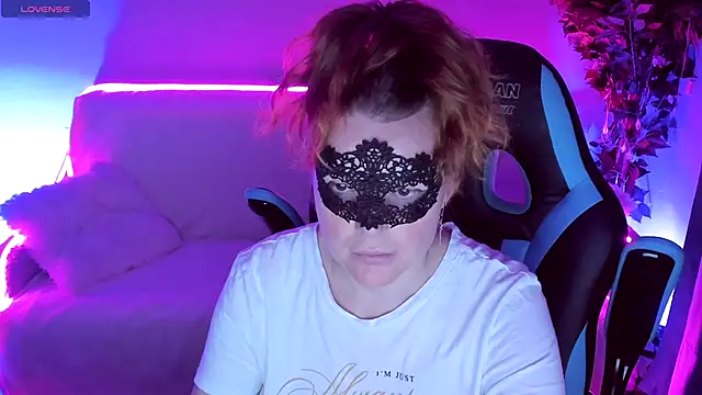 Sexy-Housewife online show from 17, 9, 2025