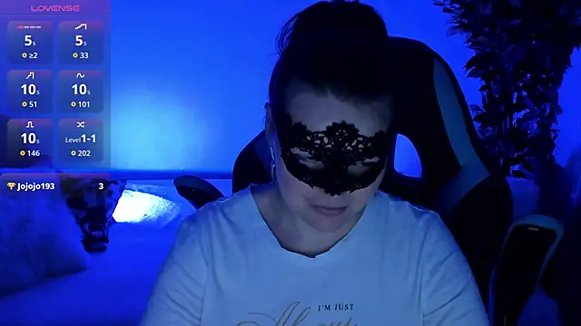 Sexy-Housewife online show from 8, 11, 2025