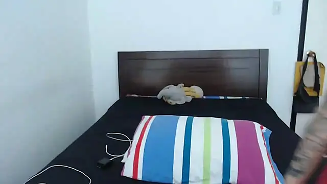 Snapshot of rebecca_collin chatting on 16, 10, 2025 rebecca collin online show from 16, 10, 2025