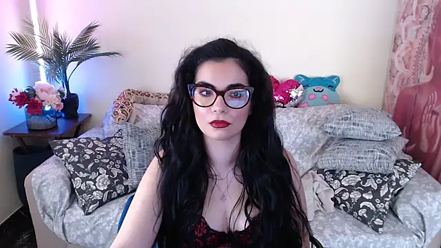 Saturnia Yvonne online show from 4, 10, 2025