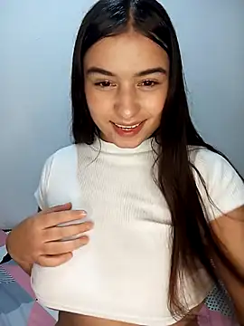 Snapshot of walker_leah7 chatting on 4, 3, 2025 walker leah7 online show from 4, 3, 2025