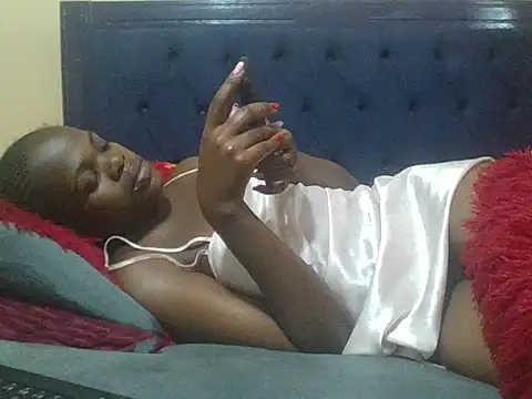 Snapshot of Creamy_dolly chatting on 14, 12, 2025 Creamy dolly online show from 14, 12, 2025