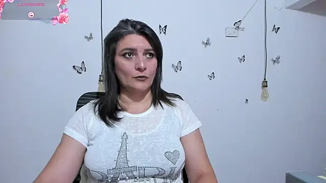 Amie Adams82  online show from 23, 6, 2026