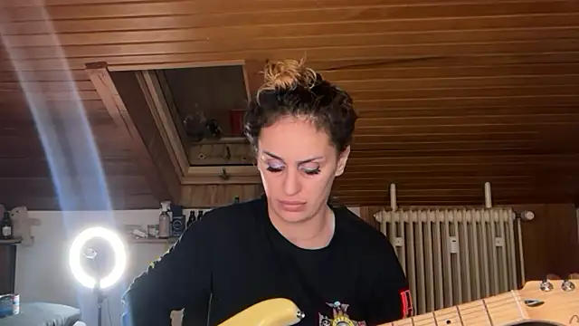 JeSuisUnTapin online show from 11, 10, 2025