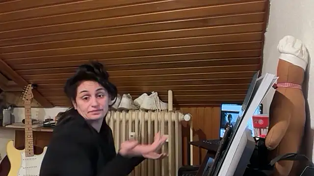 Snapshot of JeSuisUnTapin chatting on 22, 12, 2025 JeSuisUnTapin online show from 22, 12, 2025