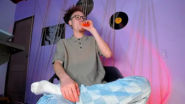 MrShaggy online show from 10, 2, 2025