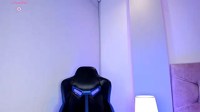 Cameliaa Smiith online show from 4, 2, 2025