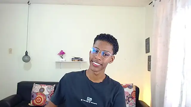 maiki18  online show from 5, 2, 2025