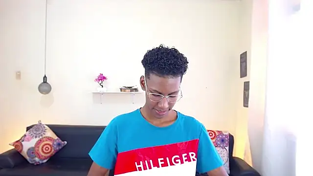 maiki18  online show from 11, 2, 2025