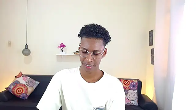 maiki18  online show from 18, 2, 2025