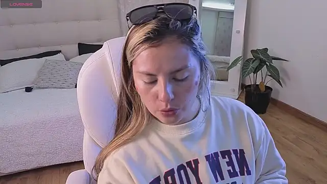 Snapshot of brandy_sweet_ chatting on 27, 9, 2025 brandy sweet  online show from 27, 9, 2025