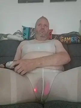 ShyBoy1982 online show from 9, 11, 2025