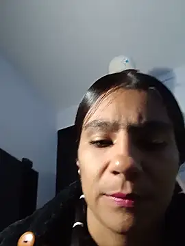 Snapshot of Leslly_ chatting on 21, 6, 2026 Leslly online show from 21, 6, 2026
