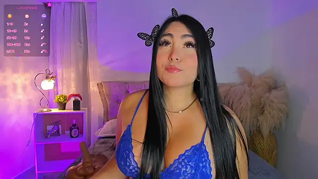 Sarahballiston  online show from 6, 11, 2025