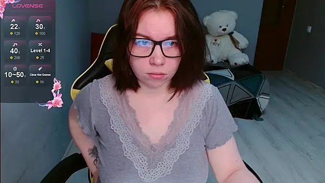 Emily Amorre online show from 24, 10, 2025