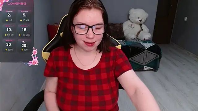 Emily Amorre online show from 10, 11, 2025