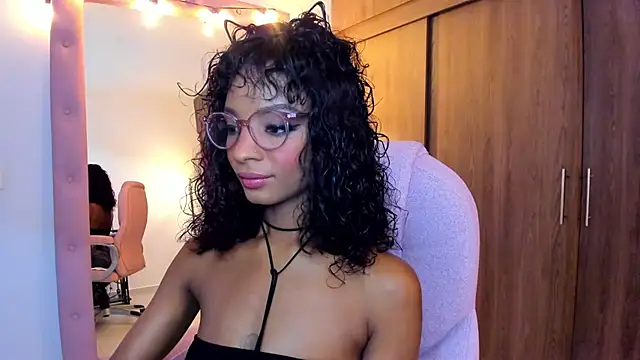 Snapshot of alikahouston4 chatting on 8, 2, 2026 alikahouston4 online show from 8, 2, 2026