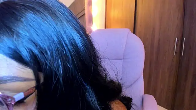 Snapshot of alikahouston4 chatting on 5, 3, 2026 alikahouston4 online show from 5, 3, 2026