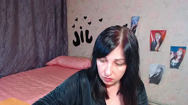 Snapshot of JillStevens chatting on 12, 9, 2025 JillStevens online show from 12, 9, 2025