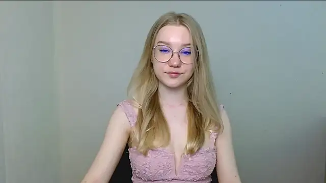 Snapshot of cindi_hot chatting on 3, 4, 2026 cindi hot online show from 3, 4, 2026