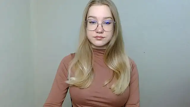 Snapshot of cindi_hot chatting on 15, 4, 2026 cindi hot online show from 15, 4, 2026