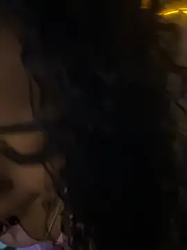 Karolina-Safadinha online show from 12, 10, 2025