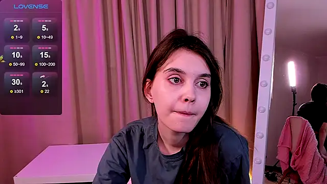 Snapshot of SusieMorris chatting on 6, 12, 2024 SusieMorris online show from 6, 12, 2024