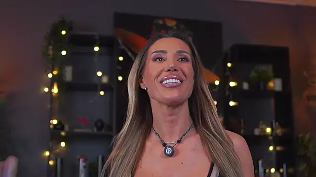 Snapshot of Evelyn_Evyyy chatting on 10, 2, 2026 Evelyn Evyyy online show from 10, 2, 2026